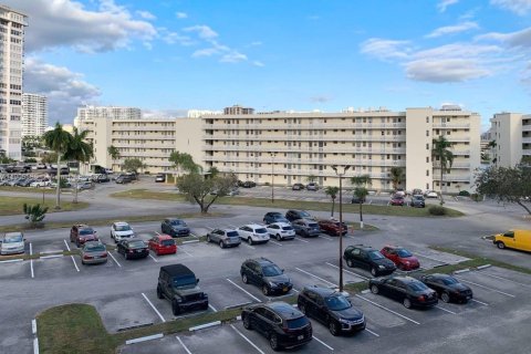 Купить кондоминиум в Авентура, Флорида 1 спальня, 70.88м2, № 1956228 - фото 15