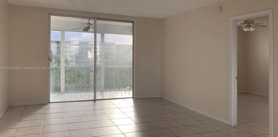 Кондоминиум с 1 спальней в Авентура, Флорида № 1956228