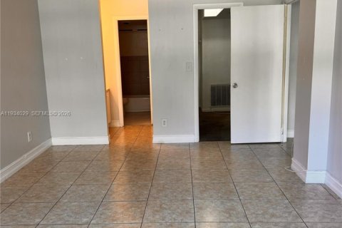Condominio en alquiler en Miami Gardens, Florida, 3 dormitorios, 107.95 m2 № 1992392 - foto 11