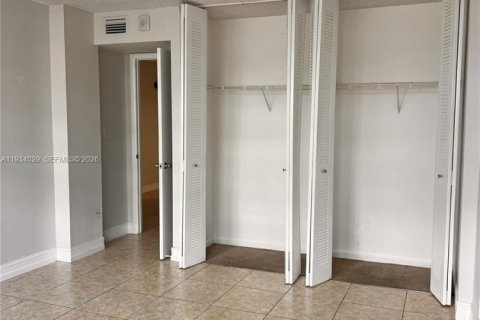 Condominio en alquiler en Miami Gardens, Florida, 3 dormitorios, 107.95 m2 № 1992392 - foto 7