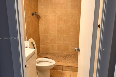 Condominio en alquiler en Miami Gardens, Florida, 3 dormitorios, 107.95 m2 № 1992392 - foto 8