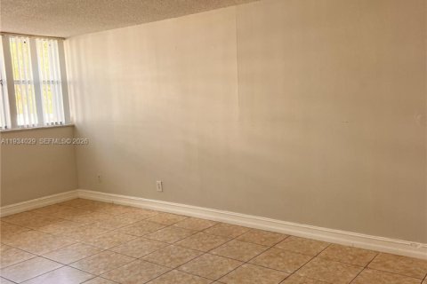 Condominio en alquiler en Miami Gardens, Florida, 3 dormitorios, 107.95 m2 № 1992392 - foto 9