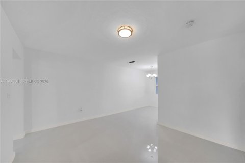 Villa ou maison à louer à Hialeah, Floride: 2 chambres, 78.22 m2 № 2045475 - photo 10