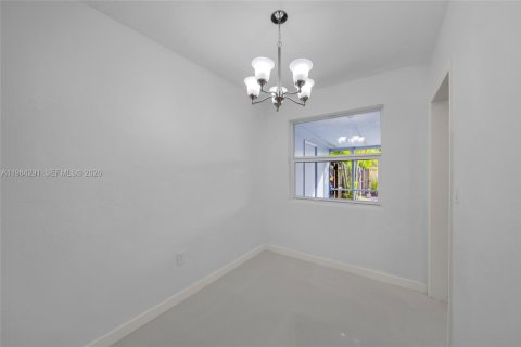 Villa ou maison à louer à Hialeah, Floride: 2 chambres, 78.22 m2 № 2045475 - photo 13