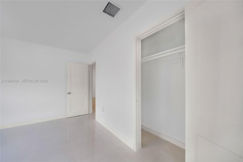 Villa ou maison à louer à Hialeah, Floride: 2 chambres, 78.22 m2 № 2045475 - photo 24