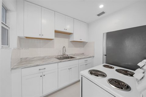 Villa ou maison à louer à Hialeah, Floride: 2 chambres, 78.22 m2 № 2045475 - photo 17