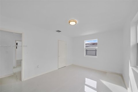 Villa ou maison à louer à Hialeah, Floride: 2 chambres, 78.22 m2 № 2045475 - photo 22