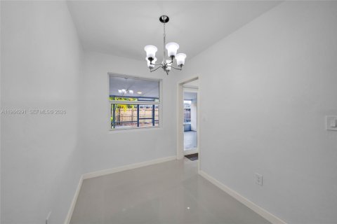 Villa ou maison à louer à Hialeah, Floride: 2 chambres, 78.22 m2 № 2045475 - photo 16