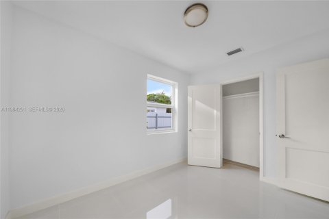 Villa ou maison à louer à Hialeah, Floride: 2 chambres, 78.22 m2 № 2045475 - photo 30