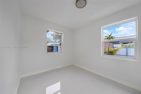 Villa ou maison à louer à Hialeah, Floride: 2 chambres, 78.22 m2 № 2045475 - photo 27
