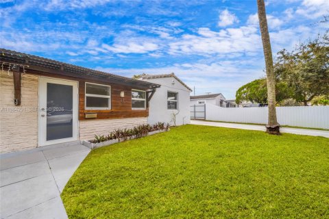 Villa ou maison à louer à Hialeah, Floride: 2 chambres, 78.22 m2 № 2045475 - photo 5