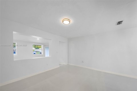 Villa ou maison à louer à Hialeah, Floride: 2 chambres, 78.22 m2 № 2045475 - photo 12