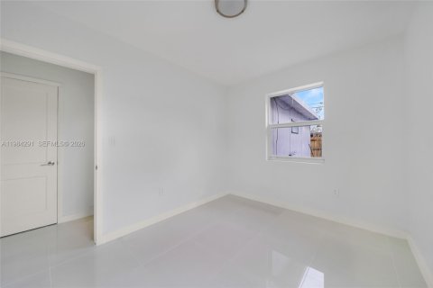 Villa ou maison à louer à Hialeah, Floride: 2 chambres, 78.22 m2 № 2045475 - photo 28