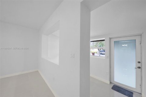 Villa ou maison à louer à Hialeah, Floride: 2 chambres, 78.22 m2 № 2045475 - photo 9