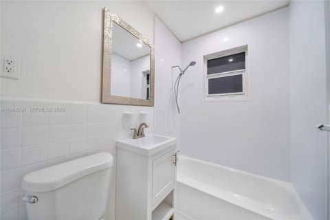 Villa ou maison à louer à Hialeah, Floride: 2 chambres, 78.22 m2 № 2045475 - photo 25