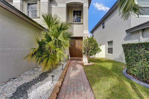 Casa en alquiler en Miramar, Florida, 5 dormitorios, 281.87 m2 № 2042760 - foto 3