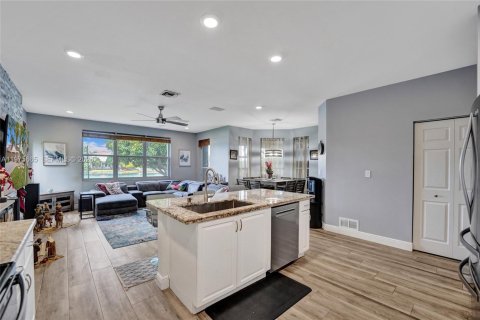 Casa en alquiler en Miramar, Florida, 5 dormitorios, 281.87 m2 № 2042760 - foto 18