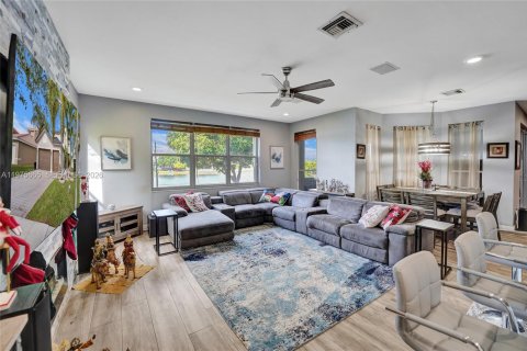 Casa en alquiler en Miramar, Florida, 5 dormitorios, 281.87 m2 № 2042760 - foto 20