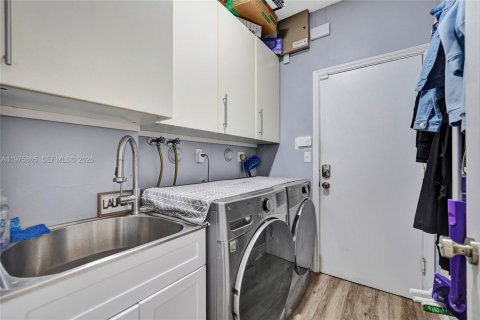 Casa en alquiler en Miramar, Florida, 5 dormitorios, 281.87 m2 № 2042760 - foto 12