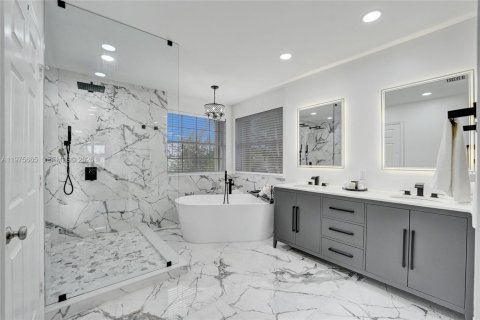 Дом в Мирамар, Флорида 5 спален, 281.87м2 № 2042760