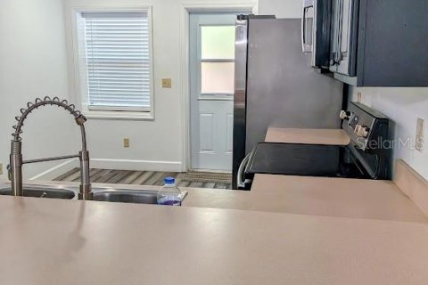 Condo in Apopka, Florida, 2 bedrooms № 2150357 - photo 10