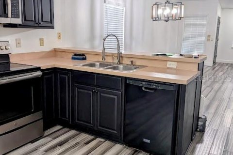 Condo in Apopka, Florida, 2 bedrooms № 2150357 - photo 9
