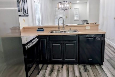 Condo in Apopka, Florida, 2 bedrooms № 2150357 - photo 5