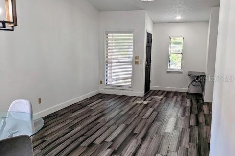 Condo in Apopka, Florida, 2 bedrooms № 2150357 - photo 2