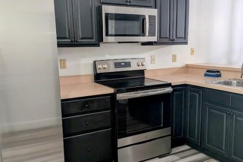 Condo in Apopka, Florida, 2 bedrooms № 2150357 - photo 8