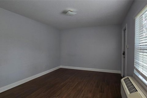 Снять в аренду таунхаус в Дэвенпорт, Флорида 6 комнат, 134.52м2, № 1906856 - фото 13