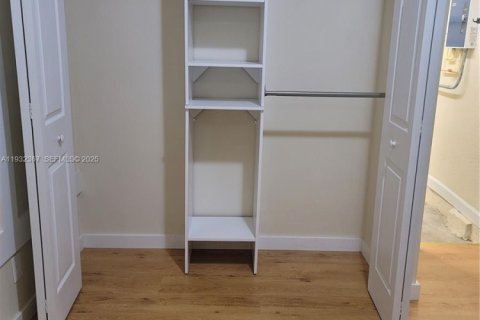 Townhouse in Miami, Florida 4 bedrooms, 170.75 sq.m. № 1991858 - photo 15