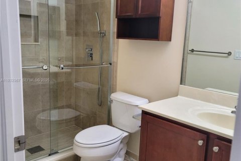 Townhouse in Miami, Florida 4 bedrooms, 170.75 sq.m. № 1991858 - photo 25