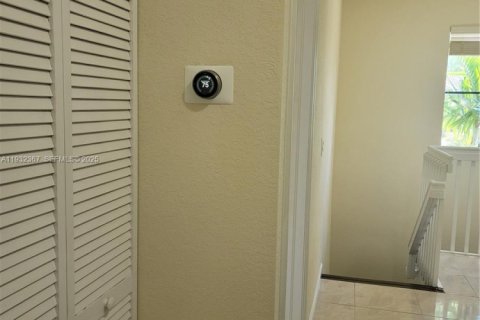 Townhouse in Miami, Florida 4 bedrooms, 170.75 sq.m. № 1991858 - photo 16