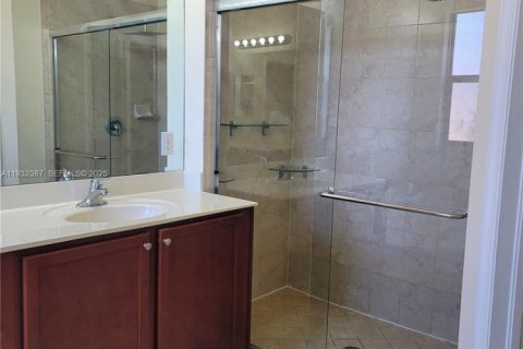 Townhouse in Miami, Florida 4 bedrooms, 170.75 sq.m. № 1991858 - photo 21