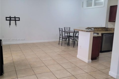 Townhouse in Miami, Florida 4 bedrooms, 170.75 sq.m. № 1991858 - photo 4