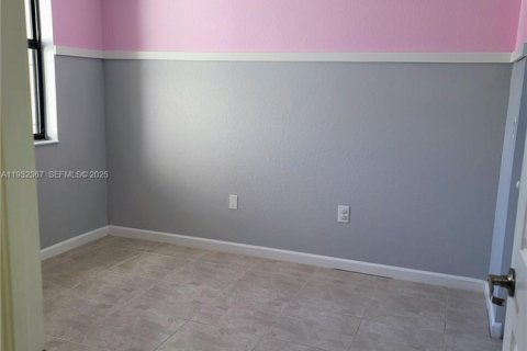 Townhouse in Miami, Florida 4 bedrooms, 170.75 sq.m. № 1991858 - photo 18