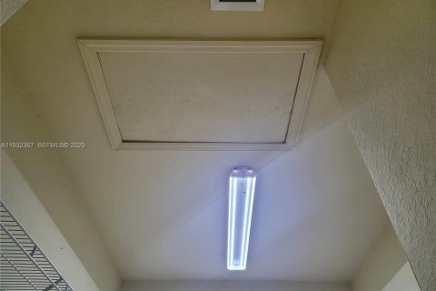 Townhouse in Miami, Florida 4 bedrooms, 170.75 sq.m. № 1991858 - photo 27