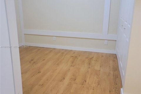 Townhouse in Miami, Florida 4 bedrooms, 170.75 sq.m. № 1991858 - photo 9