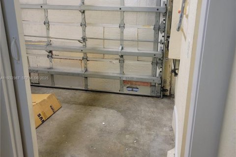 Townhouse in Miami, Florida 4 bedrooms, 170.75 sq.m. № 1991858 - photo 28