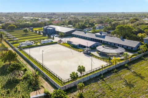 Land in Davie, Florida № 2041646