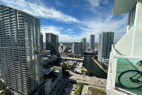 Condominio en alquiler en Miami, Florida, 1 dormitorio, 98.29 m2 № 1999825 - foto 24
