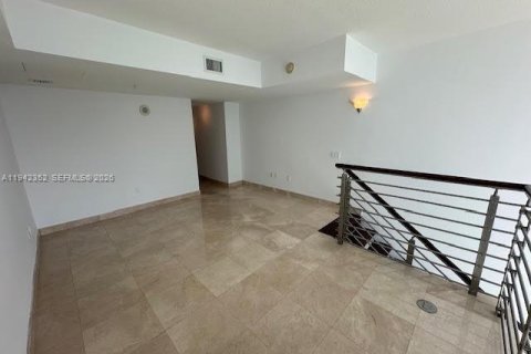 Condominio en alquiler en Miami, Florida, 1 dormitorio, 98.29 m2 № 1999825 - foto 15