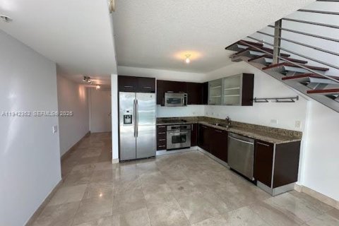 Condominio en alquiler en Miami, Florida, 1 dormitorio, 98.29 m2 № 1999825 - foto 4