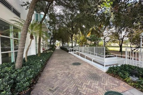 Condominio en alquiler en Miami, Florida, 1 dormitorio, 98.29 m2 № 1999825 - foto 27