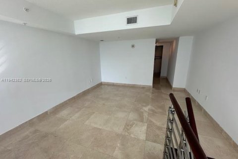 Condominio en alquiler en Miami, Florida, 1 dormitorio, 98.29 m2 № 1999825 - foto 14