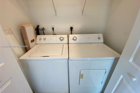 Condominio en alquiler en Homestead, Florida, 3 dormitorios, 132.2 m2 № 2077964 - foto 14