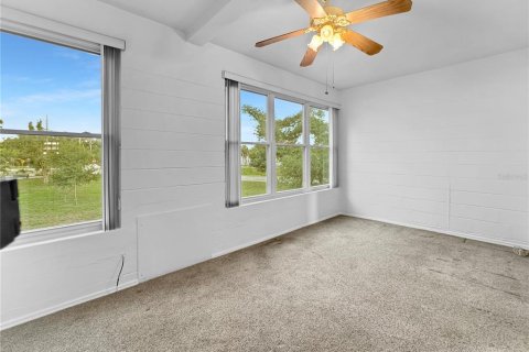 Condominio en venta en Kenneth City, Florida, 2 dormitorios, 77.57 m2 № 2123165 - foto 15