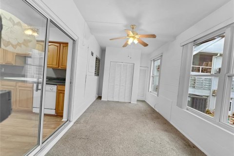 Condominio en venta en Kenneth City, Florida, 2 dormitorios, 77.57 m2 № 2123165 - foto 13
