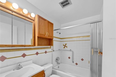 Condominio en venta en Kenneth City, Florida, 2 dormitorios, 77.57 m2 № 2123165 - foto 9