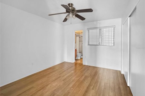 Condominio en venta en Kenneth City, Florida, 2 dormitorios, 77.57 m2 № 2123165 - foto 10